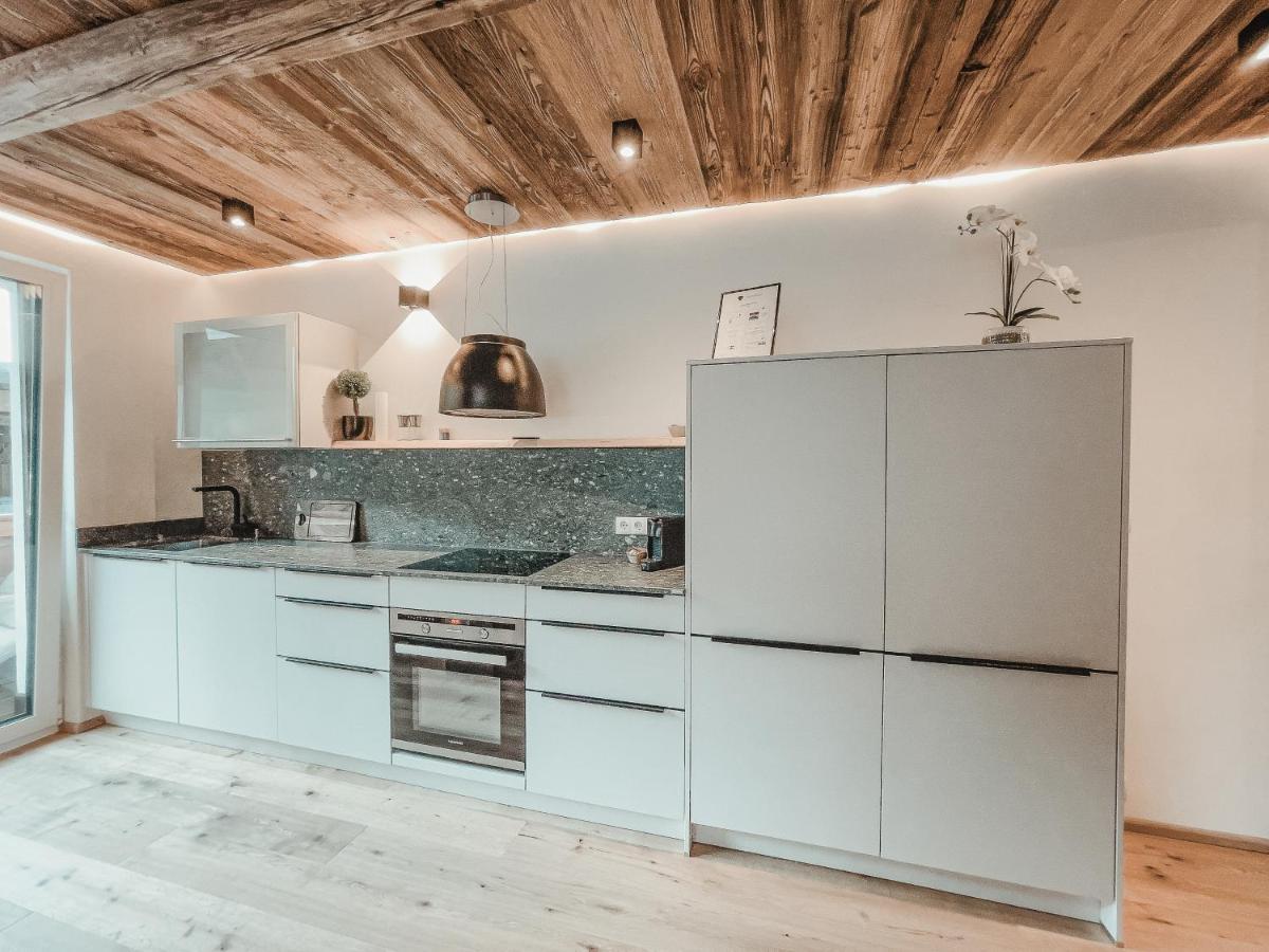 Oldwood Chalet - Balcony & Car Park By Alpenluxus Appartements Fuegen Exterior photo