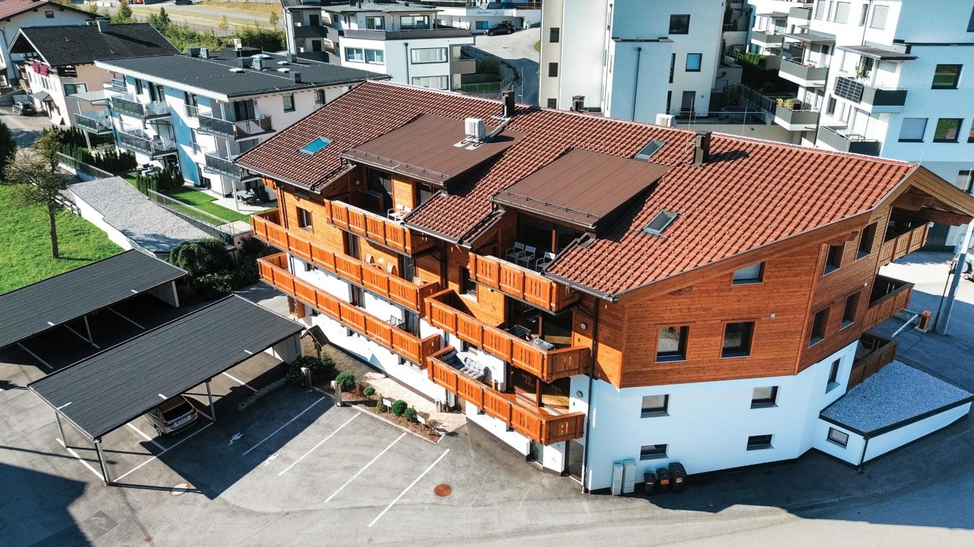 Oldwood Chalet - Balcony & Car Park By Alpenluxus Appartements Fuegen Exterior photo
